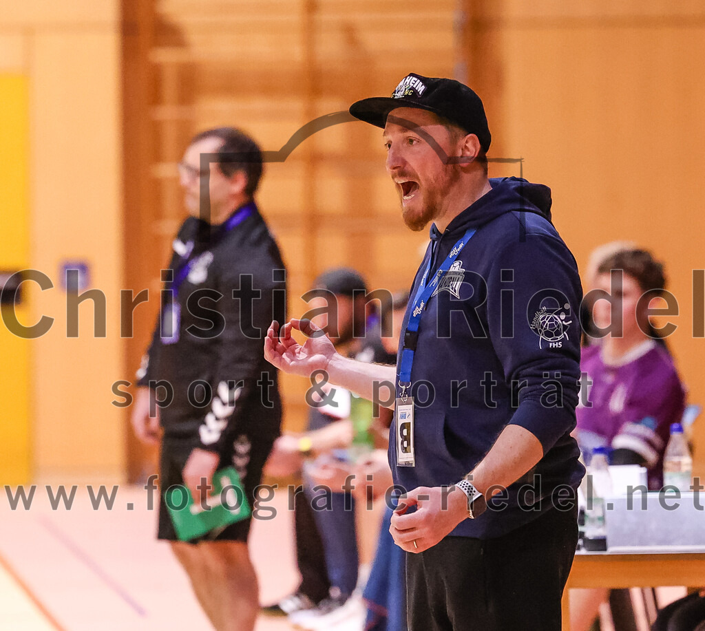 2025-03-15_078_SpVgg_Altenerding_gegen_TSV_Schleissheim | Erding, Deutschland, 15.03.2025:Handball, Bezirksoberliga Männer 2024 / 2025, 18. Spieltag, SpVgg Altenerding gegen TSV Schleißheim, Endergebnis: 32:27Trainer Marcus Rehnert (TSV Schleissheim)Foto: Christian Riedel / fotografie-riedel.net