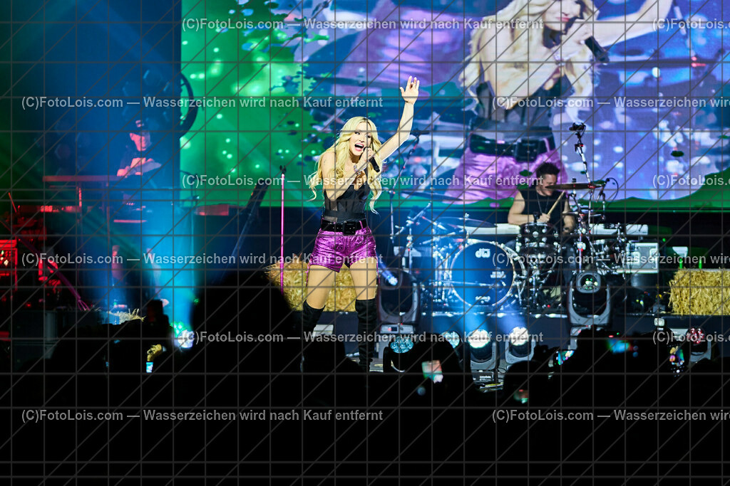 ALP2583_BergBauernTour-Konzert_Naschenweng Melissa | (C)FotoLois.com, Alois Spandl, BergBauernTour 2023 - Melissa Naschenweng, Tourstop in Wieselburg, Konzert im NV-Forum Wieselburg, Sa 8. April 2023.