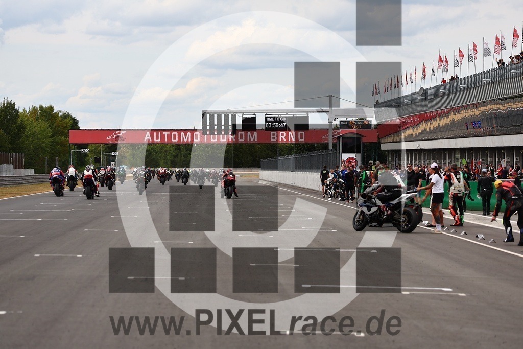 startendurance-20250830_07328 | Schöne Erinnerungen an spannende Momente - das festzuhalten ist unser Job. PIXELrace.de ist seit 2003 auf den Rennstrecken Europas unterwegs um die Action draußen beim Fahren und die wunderbare Stimmung imm Fahrerlager für euch einzufangen.