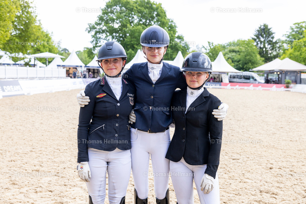 TH_557-LEVIEN Sophie (GER)_ Carlo Carlucci_ 553_ 554-HELLDORFF Lisa von (GER)_ Dreamlike_37535 | Deutsches Spring- und Dressur-Derby 2026 am 14.05.26 in Hamburg, 557LEVIEN Sophie (GER), Carlo Carlucci, 553, 554HELLDORFF Lisa von (GER), Dreamlike
