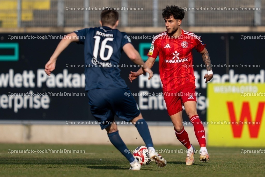 xYDR08032501107 | 08.03.2025, xydrx, Fußball, Fortuna Düsseldorf II (U23) - FC Gütersloh, Regionalliga West, Paul-Janes-Stadion: Ronay Arabaci (Düsseldorf II #7) im Zweikampf gegen Bjoern Rother (FC Gütersloh #16)