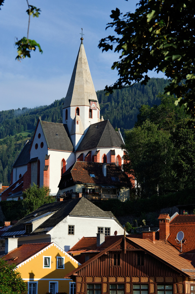 Stadtpfarrkirche | Murau, Austria - August 14, 2011: Stadtpfarrkirche. - Realisiert mit Pictrs.com