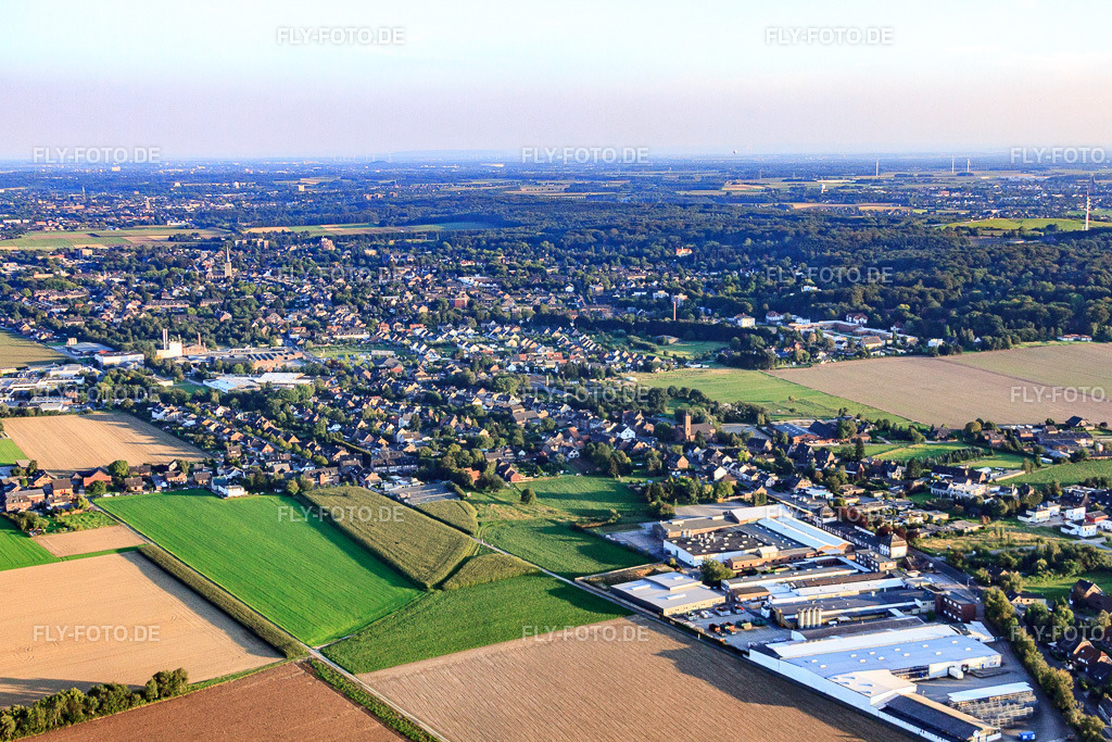 Stadtansicht von Norden | Luftbild: Stadtansicht von Norden im Ortsteil Süchteln in Viersen im Bundesland Nordrhein-Westfalen in Deutschland. Foto: IMG_44743.jpg vom 20.08.2011 durch Werner Riehm/FLY-FOTO.de - Realisiert mit Pictrs.com