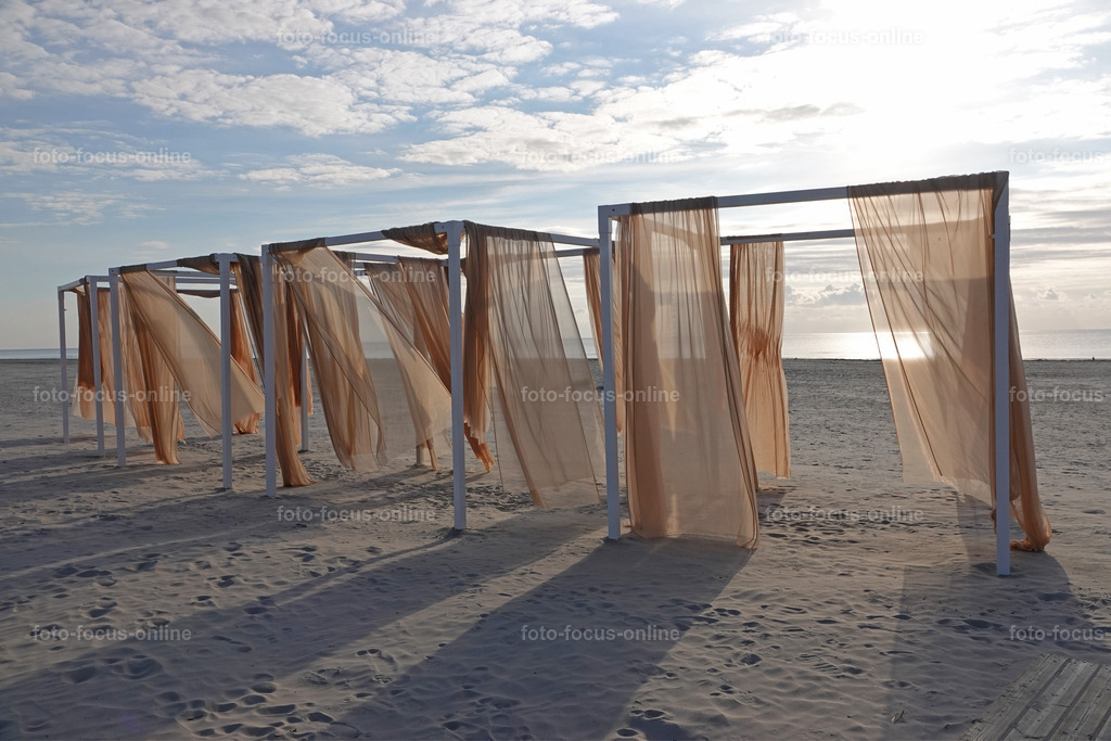 Beach attracts with unusually white and fine sand | foto-focus-online