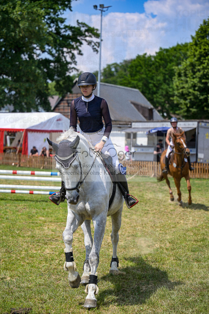 Reitturnier Voxtrup | Entdecke hochwertige Reitturnierfotos von Foto Oger. Professionell, emotional und authentisch – jetzt Lieblingsmomente im Shop bestellen.Deutschlandweite Turnierfotografie. - Realisiert mit Pictrs.com