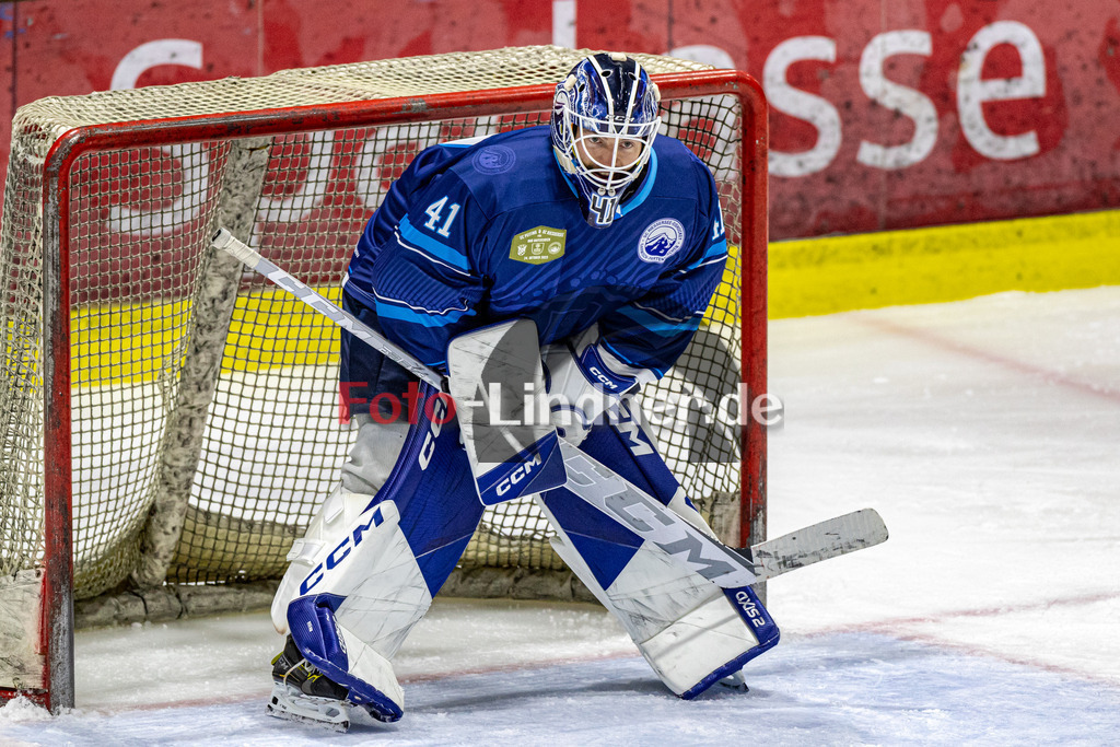 EC Peiting gegen SC Riessersee | Benefizspiel für Bad Bayersoien, EC Peiting gegen SC Riessersee,
Goalie SCR in Aktion,
2023-10-24 in Peiting (Eisstadion)

Copyright: WolfgangxLindner foto-lindner.de