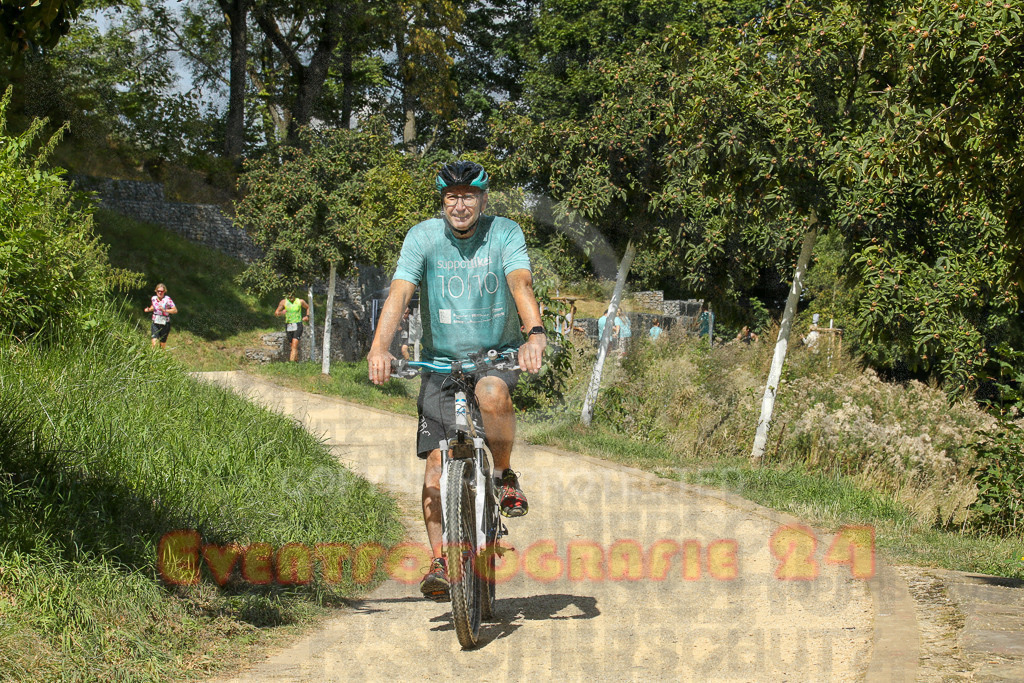 250824_1233_EX1_9711 | Sportfotografie im Rhein-Sieg Kreis, Köln, Bonn, NRW, Rheinland Pfalz, Hessen, etc. Unser Tätigkeitsfeld umfasst den Laufsport vom Volkslauf über den Marathon, Duathlon, Triathon bis zum Ultralauf wie Kölnpfad Ultra oder Schindertrail.