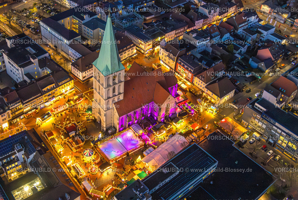 Hamm251201553Weihnachtsmarkt | Luftbild evang. Pauluskirche, Marktplatz, Weihnachtsmarkt mit Eislauffläche, Mitte Stadtbezirk Mitte, Hamm, Ruhrgebiet, Nordrhein-Westfalen, Deutschland
