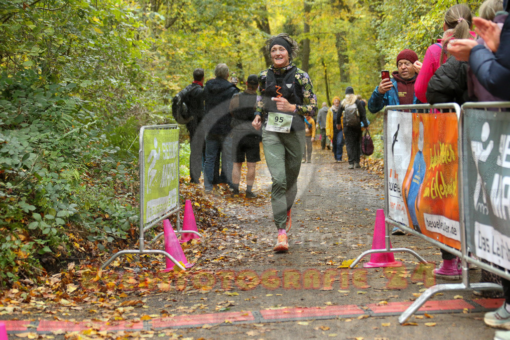 251026_1308_EX1_2606 | Sportfotografie im Rhein-Sieg Kreis, Köln, Bonn, NRW, Rheinland Pfalz, Hessen, etc. Unser Tätigkeitsfeld umfasst den Laufsport vom Volkslauf über den Marathon, Duathlon, Triathon bis zum Ultralauf wie Kölnpfad Ultra oder Schindertrail.