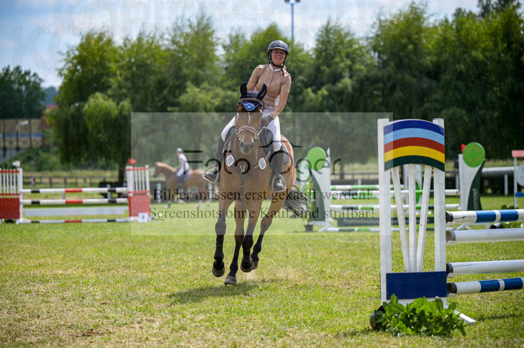 Reitturnier Voxtrup | Entdecke hochwertige Reitturnierfotos von Foto Oger. Professionell, emotional und authentisch – jetzt Lieblingsmomente im Shop bestellen. - Realisiert mit Pictrs.com