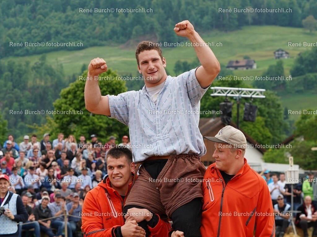 75 | René Burch leidenschaftlicher Fotograf aus Kerns in Obwalden.  Hier finden sie Sport, Landschaft und Natur Fotografie.
 - Realisiert mit Pictrs.com