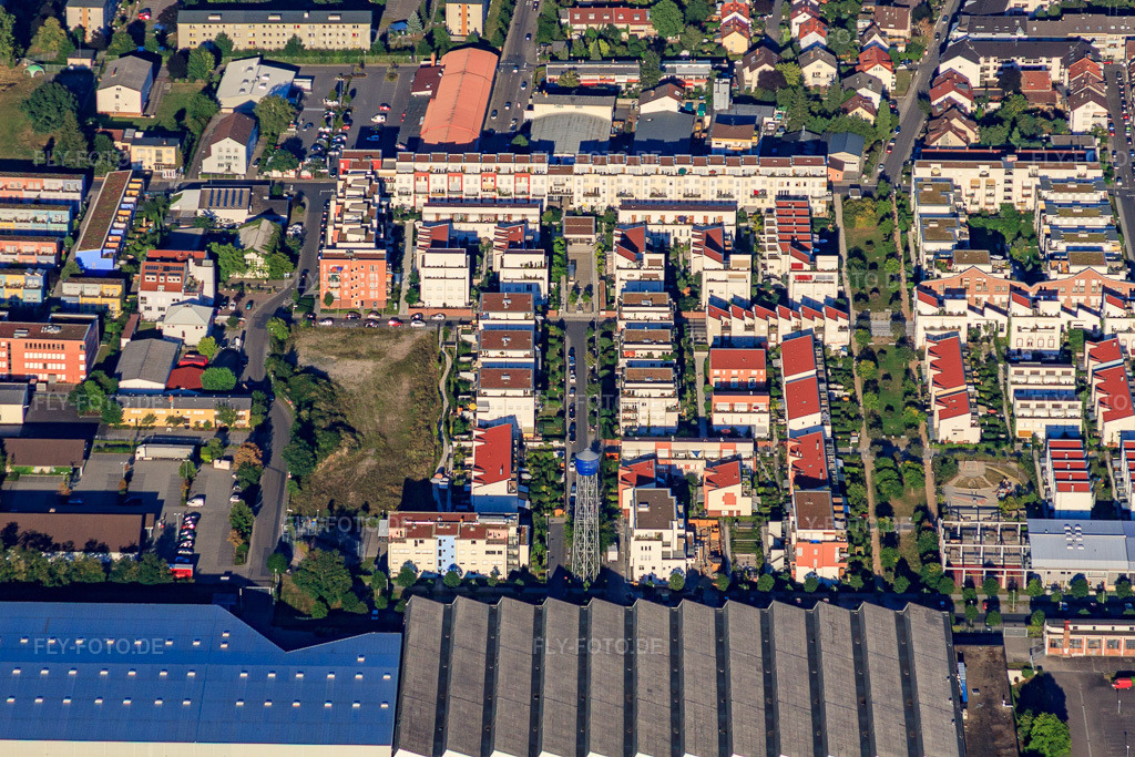 Luftbild: Wasserturm in der Konrad-Zuse-Straße am Wohnquartier Georg-Mechtersheimer-Straße, Lindenweg x Franz-Kruckenberg-Straße im Ortsteil Rohrbach in Heidelberg im Bundesland Baden-Württemberg in Deutschland. Foto: IMG_51903.jpg vom 18.08.2012 durch Werner Riehm/FLY-FOTO.deAuflösung des Originals: 4752 x 3168 px