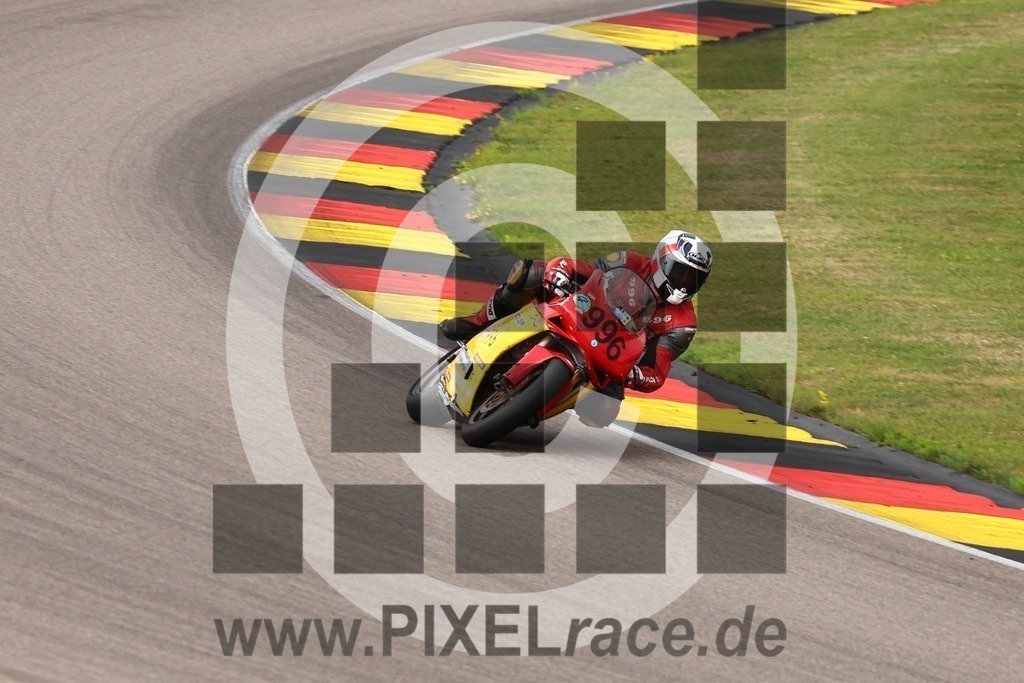 0996-20240819_01032 | Schöne Erinnerungen an spannende Momente - das festzuhalten ist unser Job. PIXELrace.de ist seit 2003 auf den Rennstrecken Europas unterwegs um die Action draußen beim Fahren und die wunderbare Stimmung imm Fahrerlager für euch einzufangen.