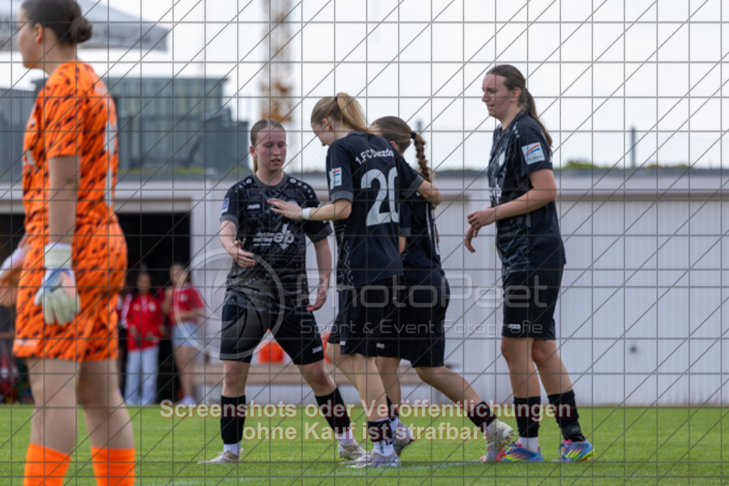 20260509_142431_0217 | #,1.FC Donzdorf (schwarz) vs. VfL Sindelfingen Ladies (weiß), Fußball, EnBW-Oberliga B -Juniorinnen, 22. Spieltag, Saison 2025/2026, Rasenplatz Lautertal Stadion, Süßener Straße 16, 73072 Donzdorf, 09.05.2026 - 14:00 Uhr,Foto: PhotoPeet / Sport- &amp; Eventfotografie / Peter Harich