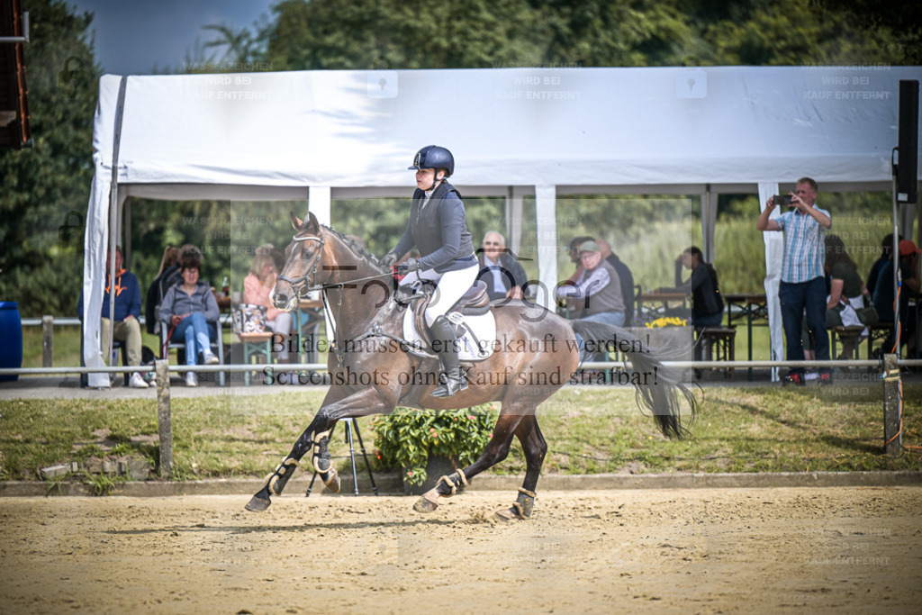 DOS_4876 | Entdecke hochwertige Reitturnierfotos von Foto Oger. Professionell, emotional und authentisch – jetzt Lieblingsmomente im Shop bestellen. - Realisiert mit Pictrs.com