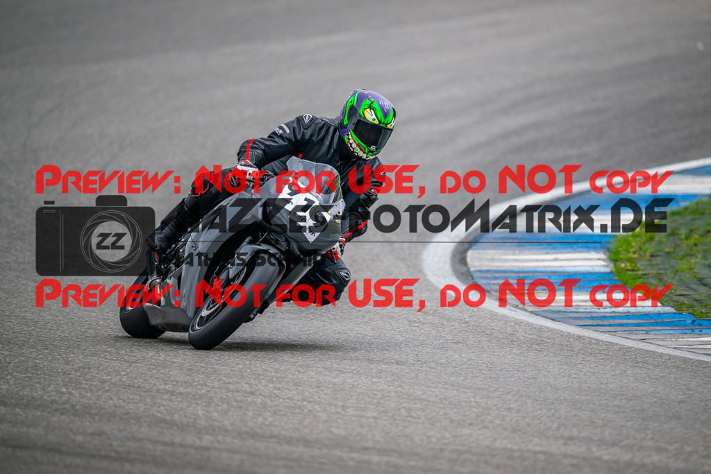 MaZZes_FotoMatrix_240701_6007705_4951 | GELB