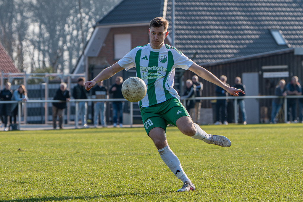 Fußball I Herren I Saison 2025-2026 I Bezirksliga Weser-Ems 4 I 24. Spieltag I TuS Lutten - TuS Frisia Goldenstedt I 13734 | jns.sportfotos - Realisiert mit Pictrs.com