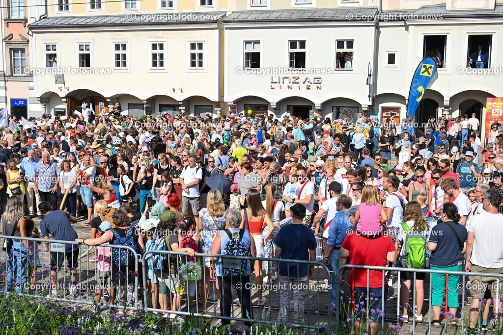 Pflasterspektakel_ 35. Linzer Pflasterspektakel 2023_ 19.07.2023-71 | 19.07.2023, Linz, AUT, 35. Linzer Pflasterspektakel 2023, im Bild Zuschauer, Besucher, Menschen