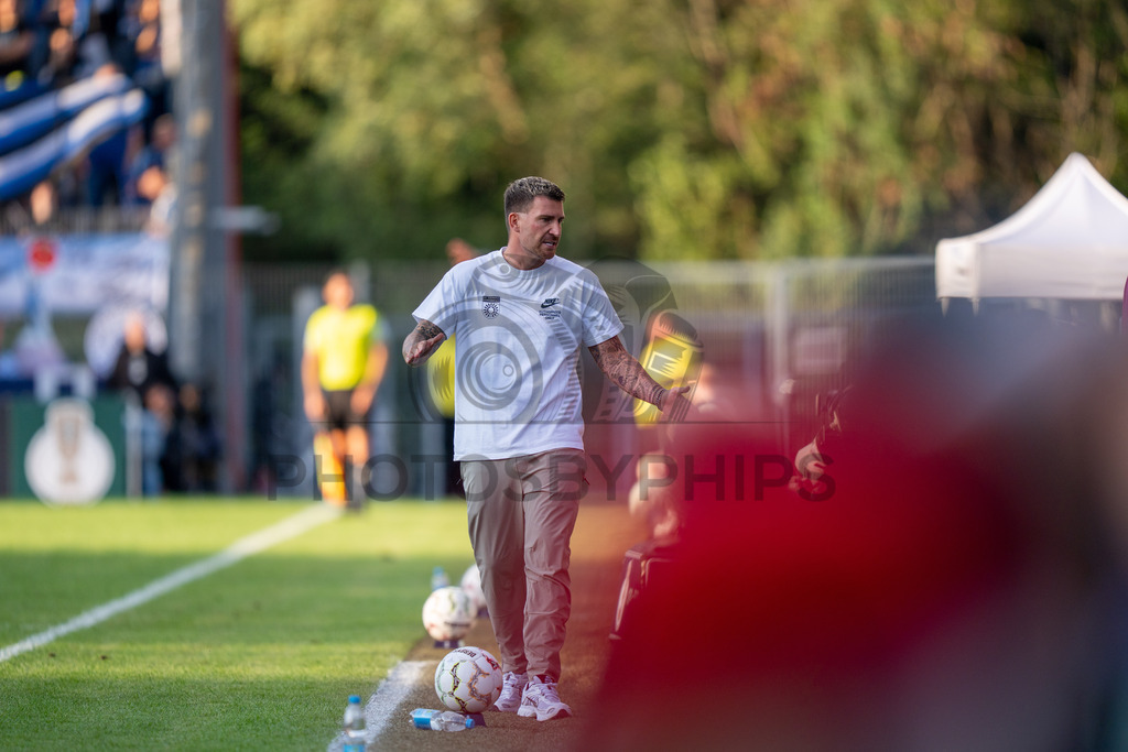 SG Sonnenhof Großaspach vs. Arminia Bielefeld, Fussball, DFB-Pokal, 1. Runde, 22.08.2026 | Pascal Reinhardt (Trainer SG Sonnenhof Großaspach),SG Sonnenhof Großaspach vs. Arminia Bielefeld, Fussball, DFB-Pokal, 1. Runde, 22.08.2026,DFB regulations prohibit any use of photographs as image sequences and/or quasi-video