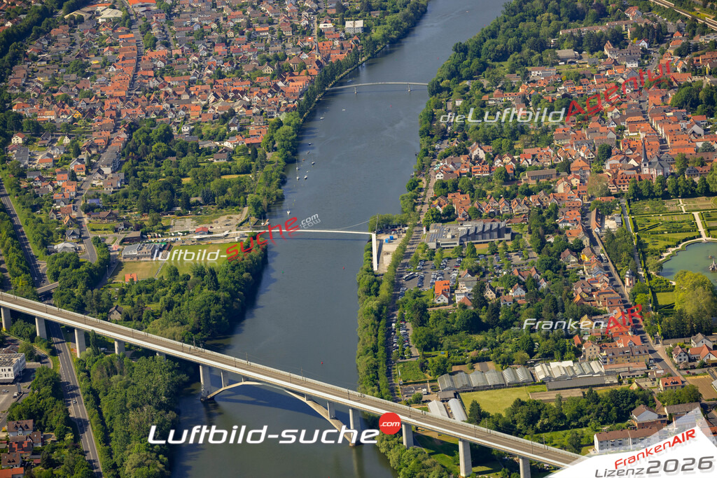 Das Luftbild zeigt  Veitshöchheim - Die Luftaufnahme wurde 2023 vom UL-Flugzeug aus erstellt ( keine Drohne ) - Hochauflösende Luftaufnahme - Für grossformatige Ausdrucke geeignet. Die Geschenkidee !Mit Lizenz und Bildrechte bestellbar
