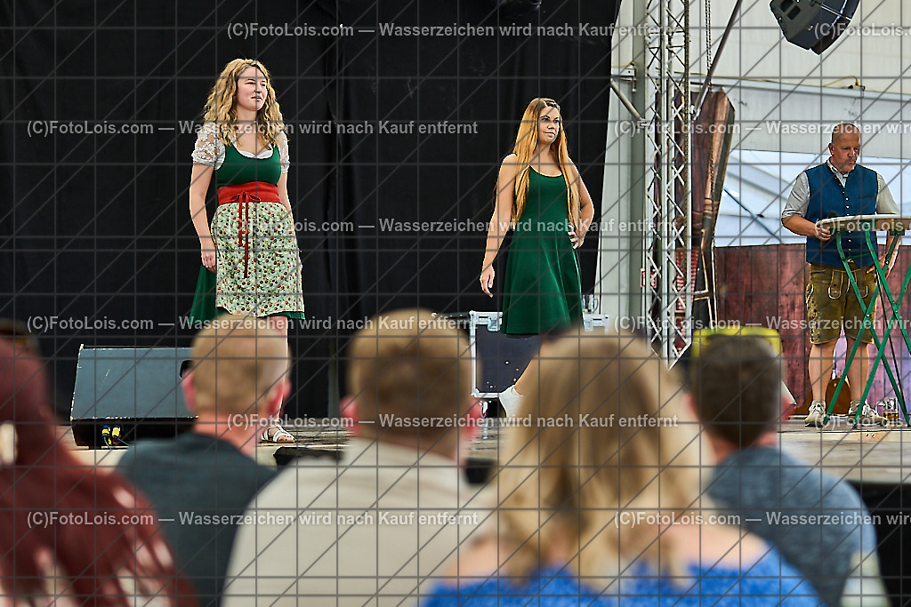ALP9698_MESSE_LAND-FORST-JAGD_Dirndlmodernschau | (C)FotoLois.com, Alois Spandl, WIESELBURGER MESSE LAND-FORST-JAGD, Fr 6. Juni 2024.