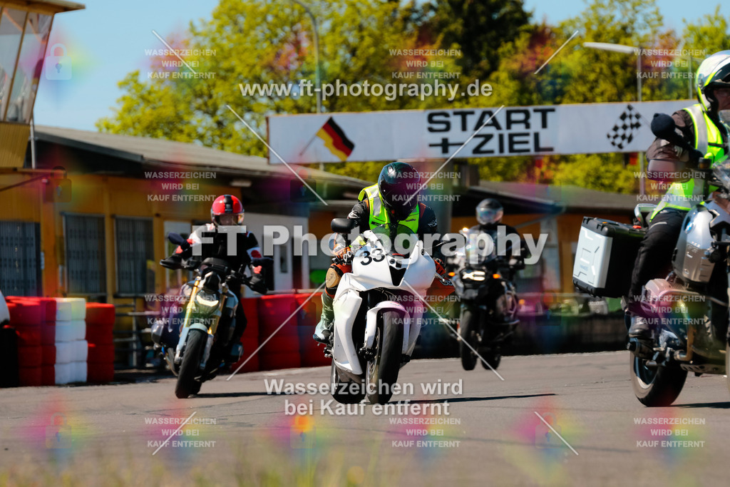 Moto-TeamOBK-22050 | Hier findet Ihr Bilder von Touristenfahrten auf der Nürburgring Nordschleife oder von anderen Veranstaltungen die ich besucht habe. Viel Spass beim Durch Schauen 