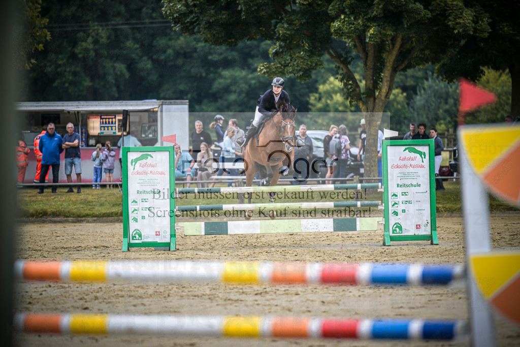 DOS_2327 | Entdecke hochwertige Reitturnierfotos von Foto Oger. Professionell, emotional und authentisch – jetzt Lieblingsmomente im Shop bestellen.Deutschlandweite Turnierfotografie. - Realisiert mit Pictrs.com
