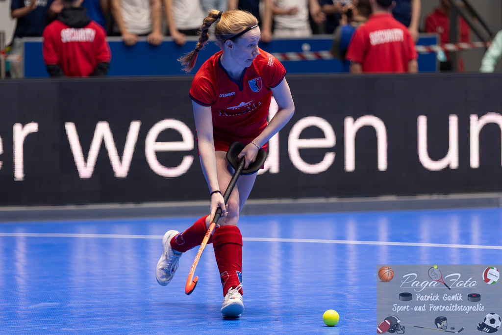 Volvo E.R.B. Final 4 Finale Frauen: Berliner HC - Mannheimer HC, 26.01.2025 | Johanna Franz (Berliner HC #4) am Ball, Freisteller, Portrait, Porträt, Berliner HC - Mannheimer HC, Frankfurt, Süwag Arena, 26.1.2025 - Realisiert mit Pictrs.com