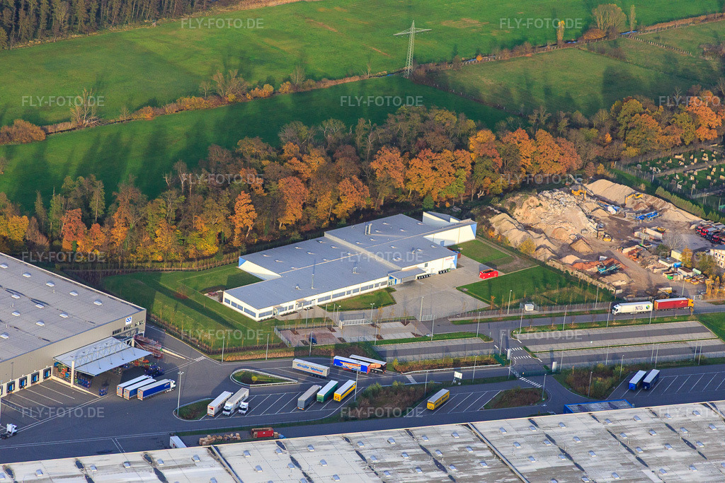 Luftbild: Gewerbegebiet Horst, Alfa Aesar GmbH im Ortsteil Minderslachen in Kandel im Bundesland Rheinland-Pfalz in Deutschland. Foto: IMG_085197.jpg vom 08.11.2015 durch Werner Riehm/FLY-FOTO.deMinus Icon
