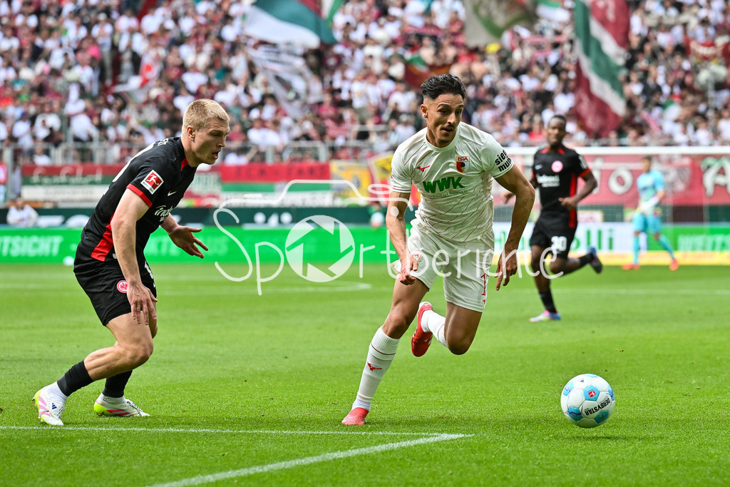 FC Augsburg - SG Eintracht Frankfurt | im Duell Ramsmus KRISTENSEN (Eintracht Frankfurt 13) und Dimitrios Christos GIANNOULIS (FC Augsburg 13) / Zweikampf / Bundesliga: FC Augsburg - Eintracht Frankfurt, WWK Arena am 20.04.2025
