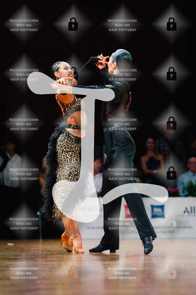 GOC 2025 - WDSF GrandSlam Latin 68th-70th (49) Pengkai Yin _ Jiayi Wang (China)-2025-08-23-1000 | Webshop for digital downloads and prints of dance sport, event & show photographer Julian Link - Realisiert mit Pictrs.com