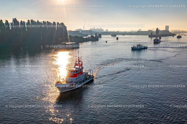 DJI_0198 | 30.09.2022 Drohnenaufnahmen Dt. Schifffahrtstag 2022 Bremen Wendebecken / Weser