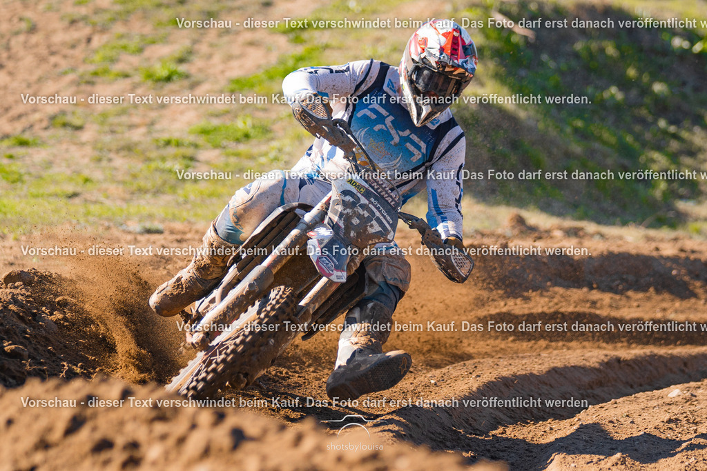 20260501_MCWriezen-4062 | Sportfotografin aus Berlin-Brandenburg mit Fokus auf Motocross. Ich halte deine sportliche Leistung und echte Emotionen auf und neben der Strecke professionell fest. Entdecke die Fotos von deinem Rennen und bestelle sie direkt hier im Shop.