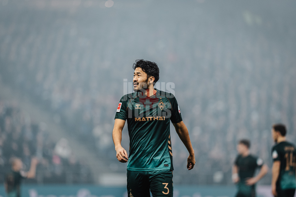 Fußball | Männer | Saison 2025/2026 | 1. Fußball-Bundesliga | 13. Spieltag | Hamburger SV vs. SV Werder Bremen | 07.12.2025 | Yukinari Sugawara (#03, SV Werder Bremen)