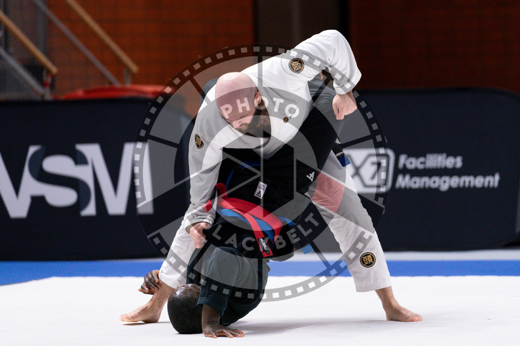 20241013PBB2345 | Athletes compete during the AJP Tour Europe Continental Jiu-Jitsu Amateurs & Masters Championship on October 13, 2024 in Almere near Amsterdam, Netherlands. © Chiara Dazi / photoblackbelt