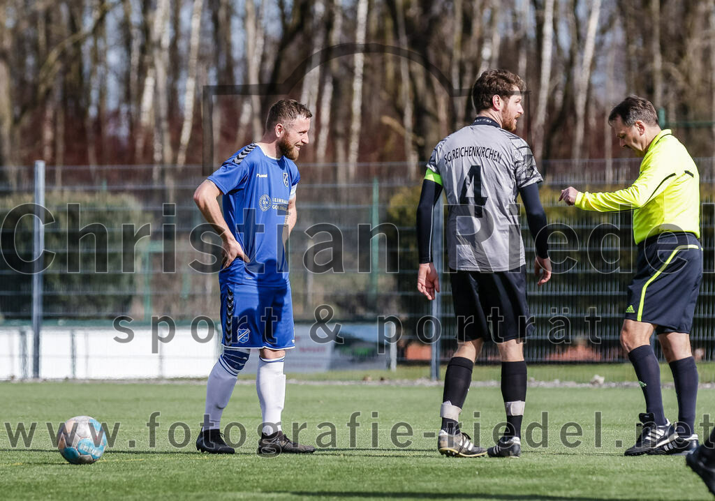 2024-02-24_008_FC_Langengeisling_II_gegen_SG_Reichenkirchen | Erding, Deutschland, 24.02.2024:
Fußball, Kreisklasse 2023 / 2024, Testspiel, FC Langengeisling II gegen SG Reichenkirchen, Endergebnis: 7:1

Moritz Wiesheu (FC Langengeisling, #10), Florian Scharf (SG Reichenkirchen, #4)

Foto: Christian Riedel / fotografie-riedel.net