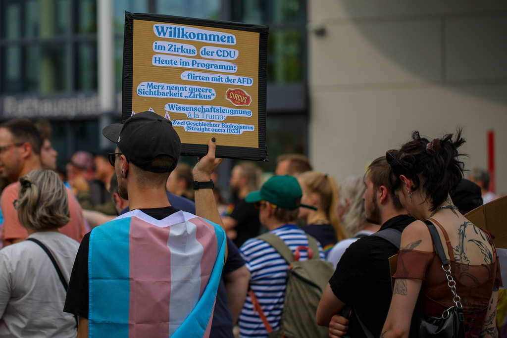 CSD_Moers_190725_133 | Bildergalerie von Sport-Ereignissen aber auch von weiteren spannenden Dingen - nicht nur vom Niederrhein. In Anlehnung an den bekannten Spruch von Hanns Dieter Hüsch heißt das Motto: "Niederrhein ist überall".  - Realisiert mit Pictrs.com
