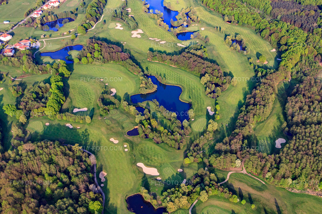 Aerial view: Baden-Baden Golf Club Soufflenheim in Soufflenheim in the state Bas-Rhin, France. – Photo: IMG_39532.jpg taken on 04/14/2011 by Werner Riehm/FLY-FOTO.com – Resolution of the original: 4752 x 3168 px – Golf International Soufflenheim Baden-Baden