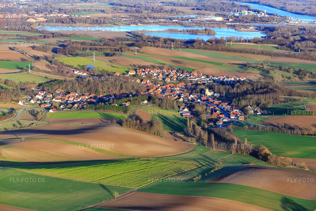 Luftbild: Ortsansicht von Südwesten in Neewiller-près-Lauterbourg im Bundesland Bas-Rhin in Frankreich. – Foto: IMG_086024.jpg vom 06.02.2016 durch Werner Riehm/FLY-FOTO.de – Auflösung des Originals: 5472 x 3648 px