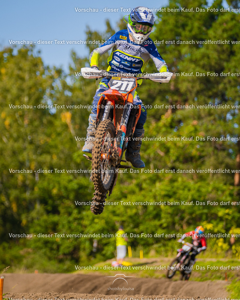 09_21_LM_Schenkenhorst-8228 | Sportfotografin aus Berlin-Brandenburg mit Fokus auf Motocross. Ich halte deine sportliche Leistung und echte Emotionen auf und neben der Strecke professionell fest. Entdecke die Fotos von deinem Rennen und bestelle sie direkt hier im Shop.