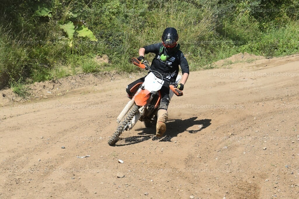 DSC_0011 (2) | Sportfotografie , Motorsport, Motoross, Reitsport, Mointainbike, Enduro,
Landschaft , Outdoor, Eventfotografie, Landschaft, Bilder online bestellen - Realisiert mit Pictrs.com