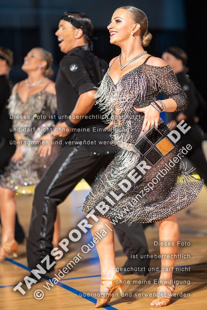 20260322-00672 | Hier finden Sie Tanz Bilder vom Latein und Standard Formationen tanzen. Sportbilder vom Tanzsport. Schöne Fotos und von Weltmeisterschaft, Europameisterschaft, Bundesliga, Regionalliga, Oberliga und Landesliga sowie von GOC Stuttgart, DanceComp, WM Bremen