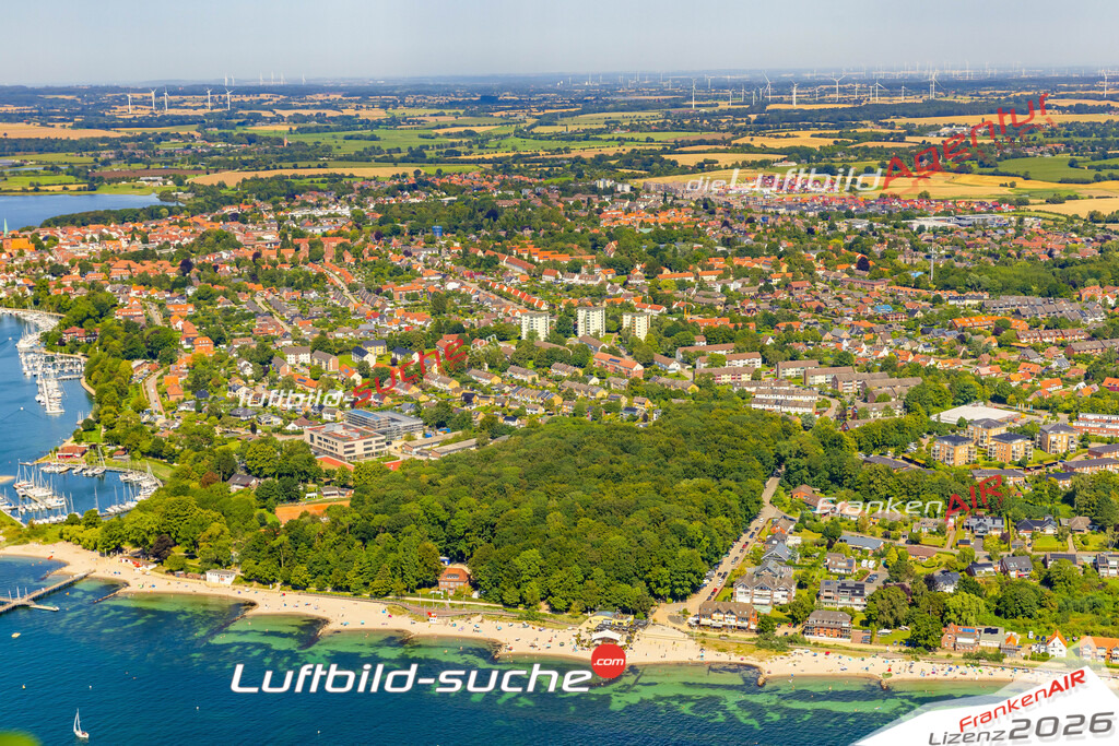 Luftbild der Stadt Neustadt in Holstein - Die Luftaufnahme wurde 2025 vom UL-Flugzeug heraus erstellt ( keine Drohne ) - Hochauflösende Luftaufnahme - für professionelle Ausdrucke geeignet. Die Geschenkidee !Hier alle&nbsp;Infos zur Lizenzierung der LuftaufnahmeWir fliegen auch dieses Jahr wieder in Ihre Region um Luftbilder zu erstellen.- Luftbild anfragen