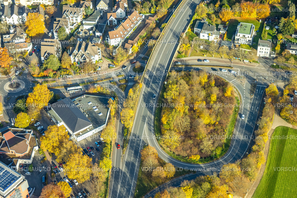 Herdecke251104525 | Luftbild, Ringhotel Zweibrücker Hof, Zentrum und Auffahrt auf die Hagener Straße Bundesstraße B54, Zweibrücker Hof Ringhotel, herbstliche Bäume, Herdecke, Ruhrgebiet, Nordrhein-Westfalen, Deutschland