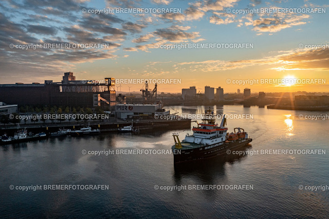 DJI_0063 | 30.09.2022 Drohnenaufnahmen Dt. Schifffahrtstag 2022 Bremen Wendebecken / Weser