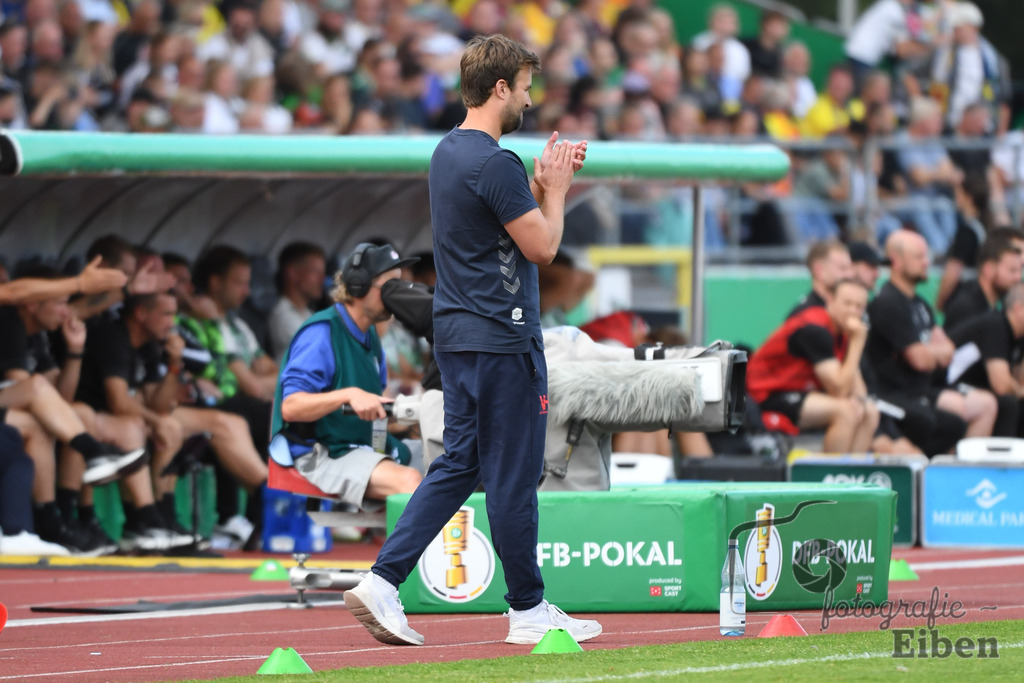 SV Atlas-Delmenhorst-Borussia Mönchengladbach | DFB-Pokal 1. Runde;SV Atlas Delmenhorst (gelb)-Borussia Mönchengladbach (schwarz) am 17.08.2025 in Oldenburg (Marschweg-Stadion), Photo: Philip Eiben 2025 - Realisiert mit Pictrs.com