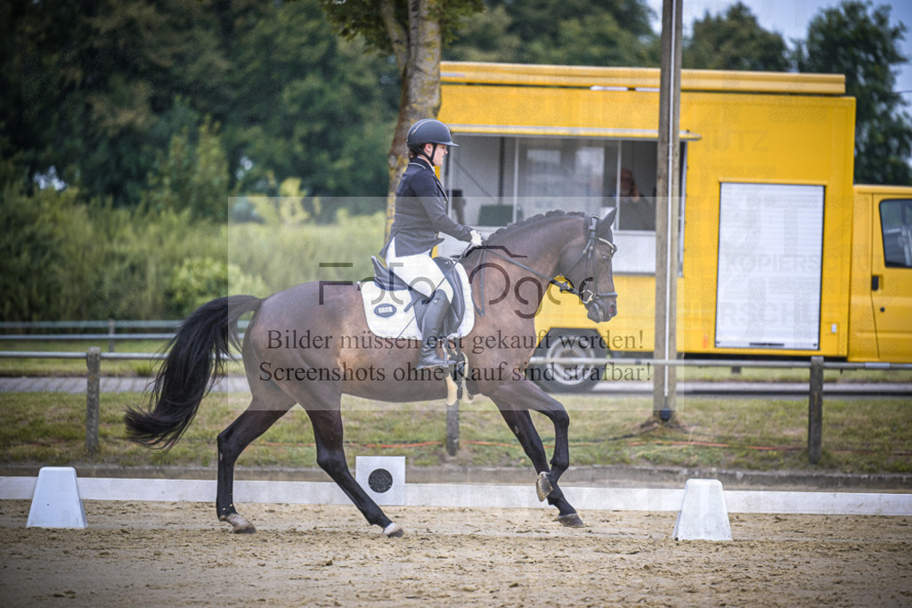 DOS_4093 | Entdecke hochwertige Reitturnierfotos von Foto Oger. Professionell, emotional und authentisch – jetzt Lieblingsmomente im Shop bestellen. - Realisiert mit Pictrs.com