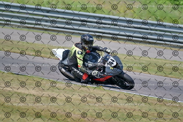 26BT02-0621 | markuskiefer.com - Realisiert mit Pictrs.com