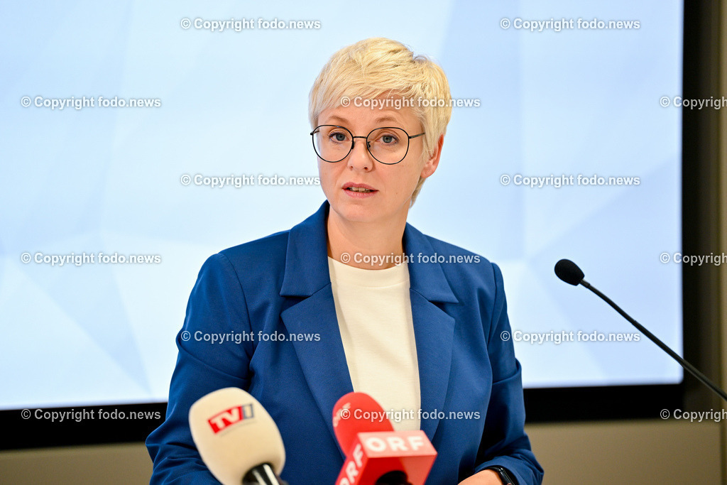 Pressekonferenz WKO Oberoesterreich_ Ooe._ Now4Tomorrow_ 03.07.2024-14 | 03.07.2024, Linz, AUT, Pressekonferenz WKO Oberoesterreich, Ooe., Now4Tomorrow - Wir muessen die Zukunft jetzt gestalten, im Bild Doris Hummer (Praesidentin der Wirtschaftskammer Ooe)