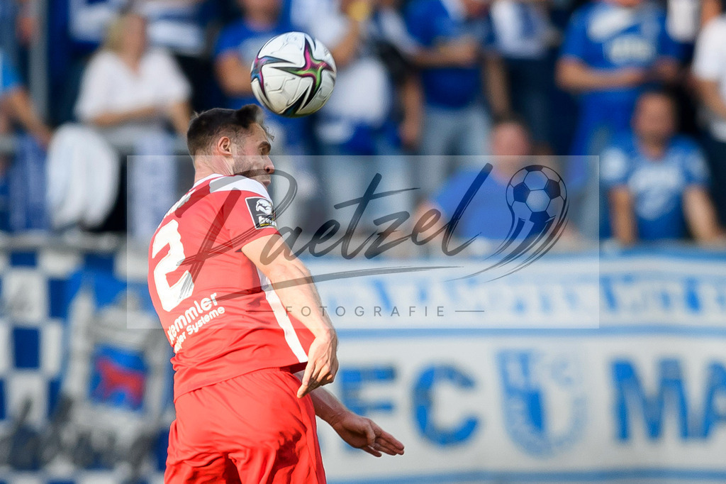 FCMFCK20210904_149 | Fussball, Herren: Boris Tomiak (1. FC Kaiserslautern) in Aktion, am Ball, Einzelaktion beim Spiel der 3. Liga zwischen 1. FC Magdeburg und 1. FC Kaiserslautern in der MDCC-Arena am 04.09.2021 in Magdeburg, Deutschland.DFB / DFL REGULATIONS PROHIBIT ANY USE OF PHOTOGRAPHS AS IMAGE SEQUENCES AND/OR QUASI-VIDEO. - Realisiert mit Pictrs.com